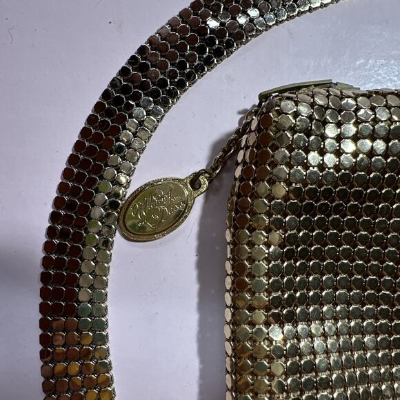 Vintage Whiting & Davis Gold Tone Coin / Makeup Purse Bag Timeless Style Classy - Picture 4 of 12